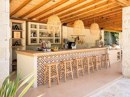Bar (en la propiedad)