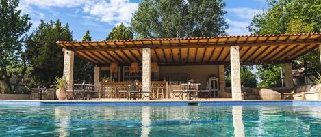 Alberca al aire libre por temporada