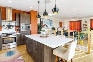 Fridge, microwave, oven, stovetop - Silverlake Sunset Treehouse • Art-Filled Escape w/ Jacuzzi + Sauna | AvantStay (Los Angeles)