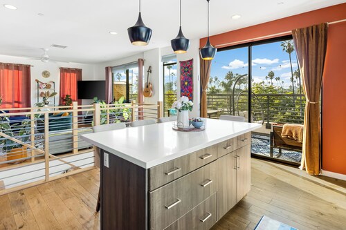 Silverlake Sunset Treehouse • Art-Filled Escape w/ Jacuzzi + Sauna | AvantStay