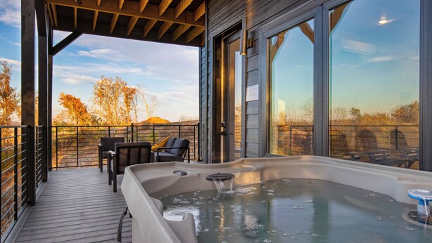 Outdoor spa tub - Smoky Mountain Cabin with Indoor Pool + Hot Tub + Views | Dolly's Dreamhouse (Sevierville)