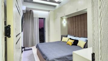 Blackout curtains, iron/ironing board, free WiFi