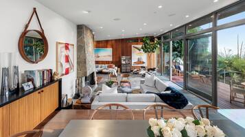 Luxury Villa, Multiple Beds, Pool Access, Mountain View (Waynecrest) | Interior