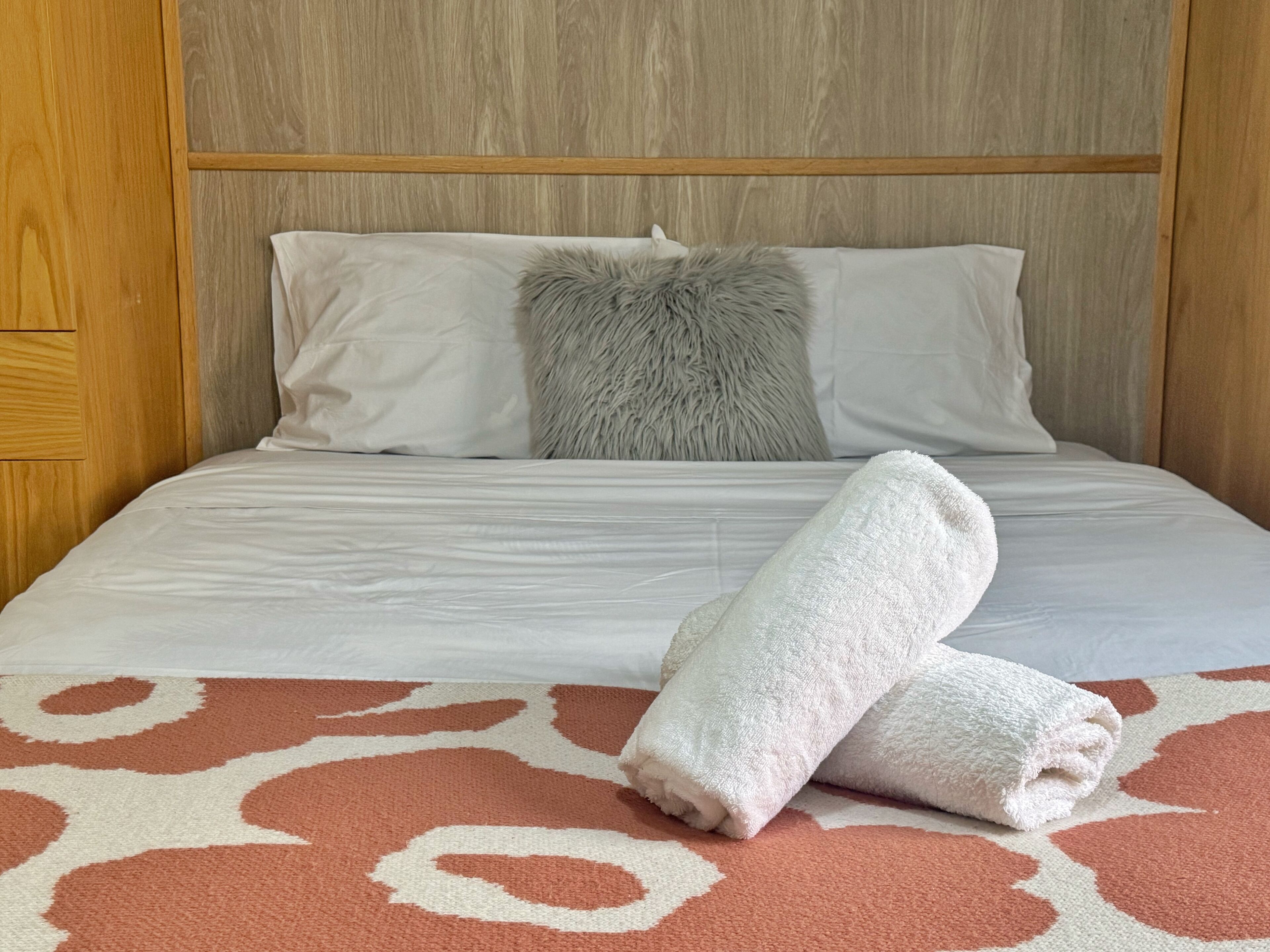 4 bedrooms, iron/ironing board, WiFi