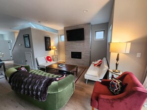 Smart TV, chimenea, reproductor de DVD y estéreo 