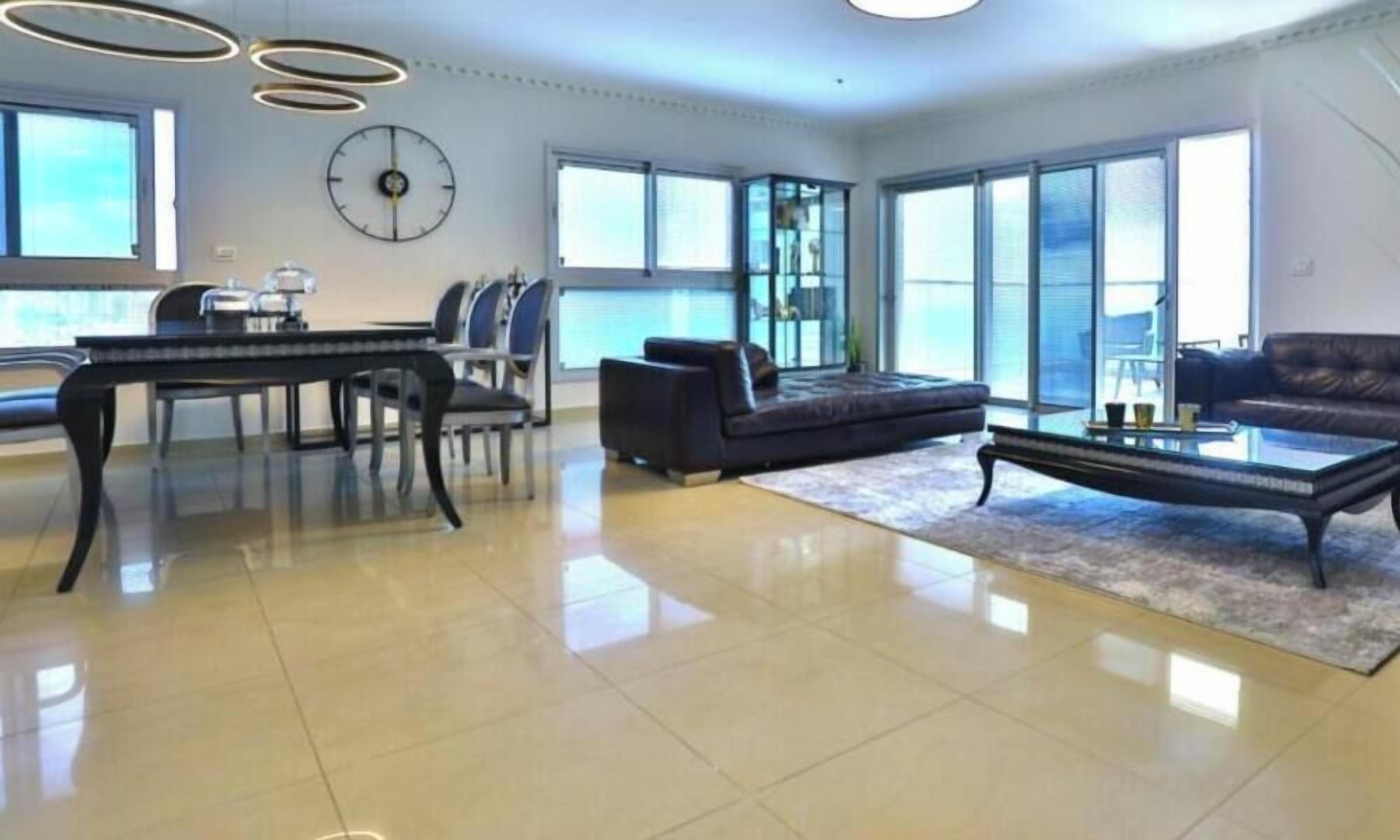 Apartamento, sacada, vista para o mar | Área de estar | TV de tela plana