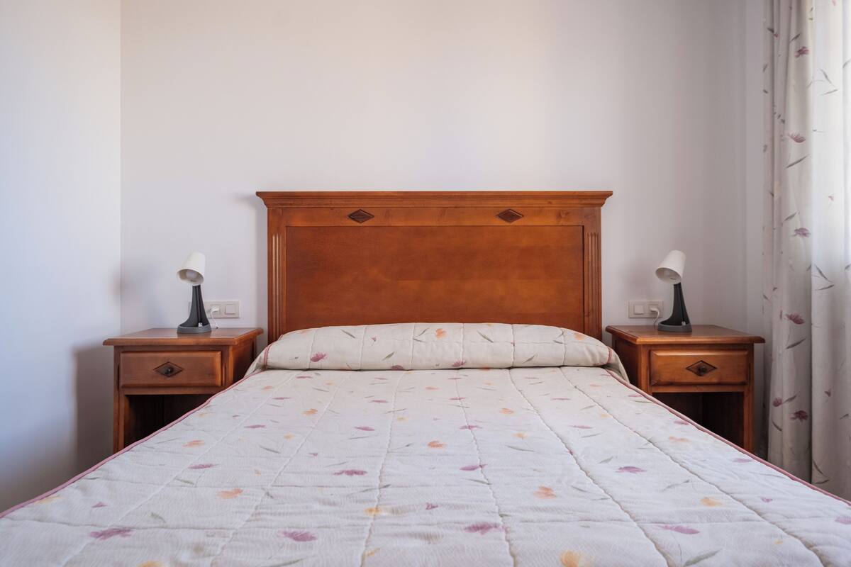 Iron/ironing board, WiFi (free)