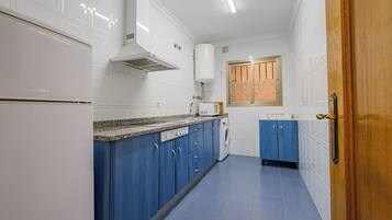 Fridge, microwave, stovetop, cookware/dishes/utensils