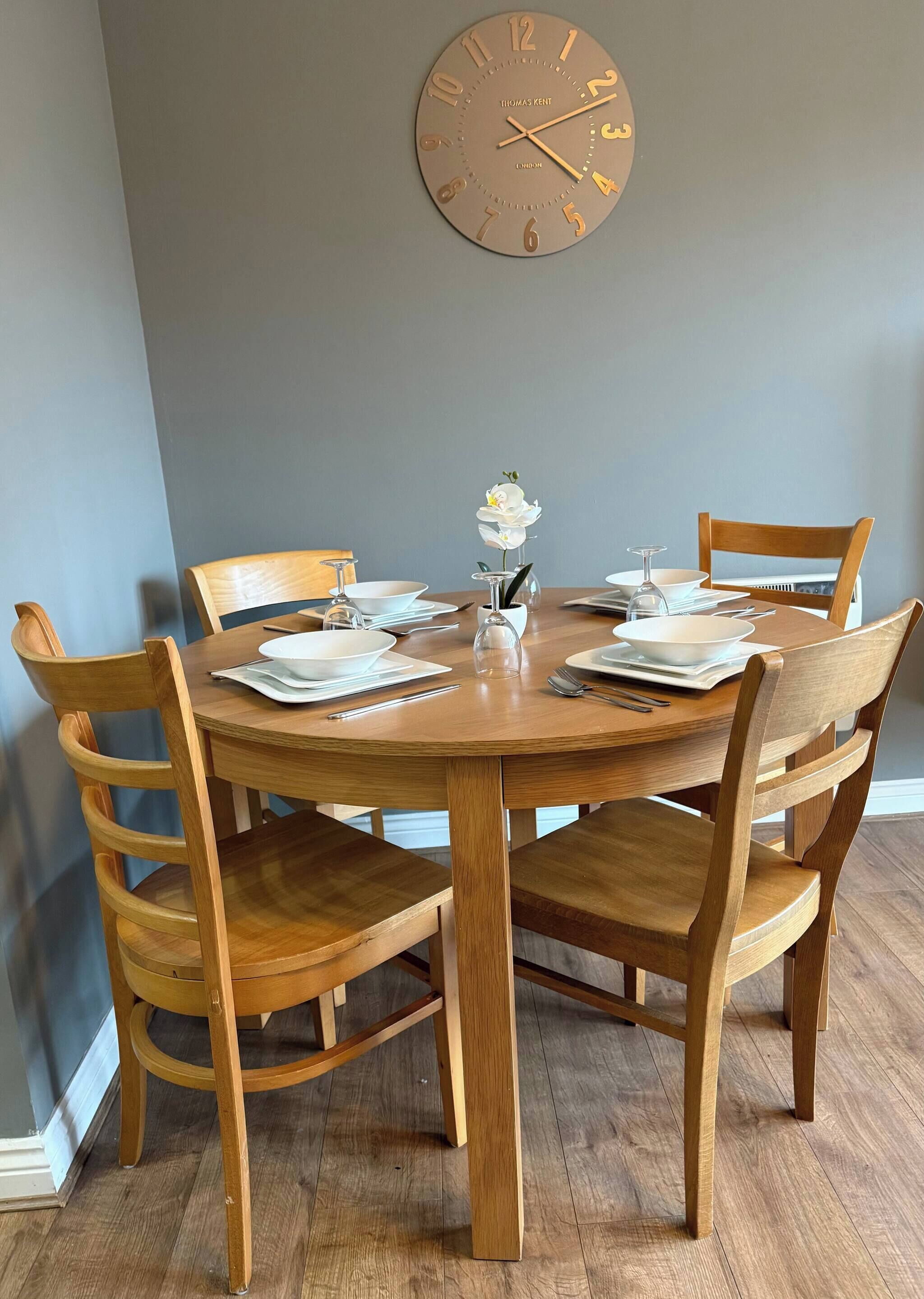 Apartment, 2 Bedrooms | Dining room