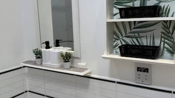 Apartamento, 2 quartos | Banheiro