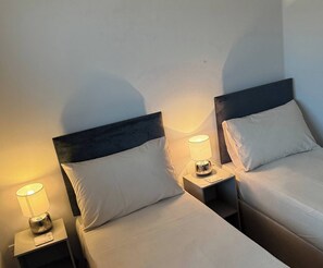 Apartment, 2 Bedrooms - City Centre Apartment - Free Parking - Sleeps 4 (Exeter)