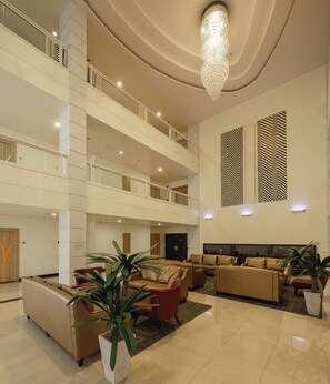 Lobby sitting area - Aspira Petchkasem (Krathum Baen)