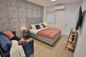 Standard Double Room | Iron/ironing board, free WiFi - Cozy and stylish 1-bedroom apartment (Netanya)