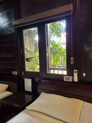 6 bedrooms, WiFi, bed sheets