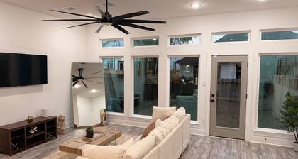 3-bedroom townhome close to Houston hot spots