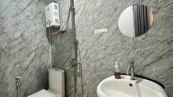 Deluxe Room | Bathroom | Shower