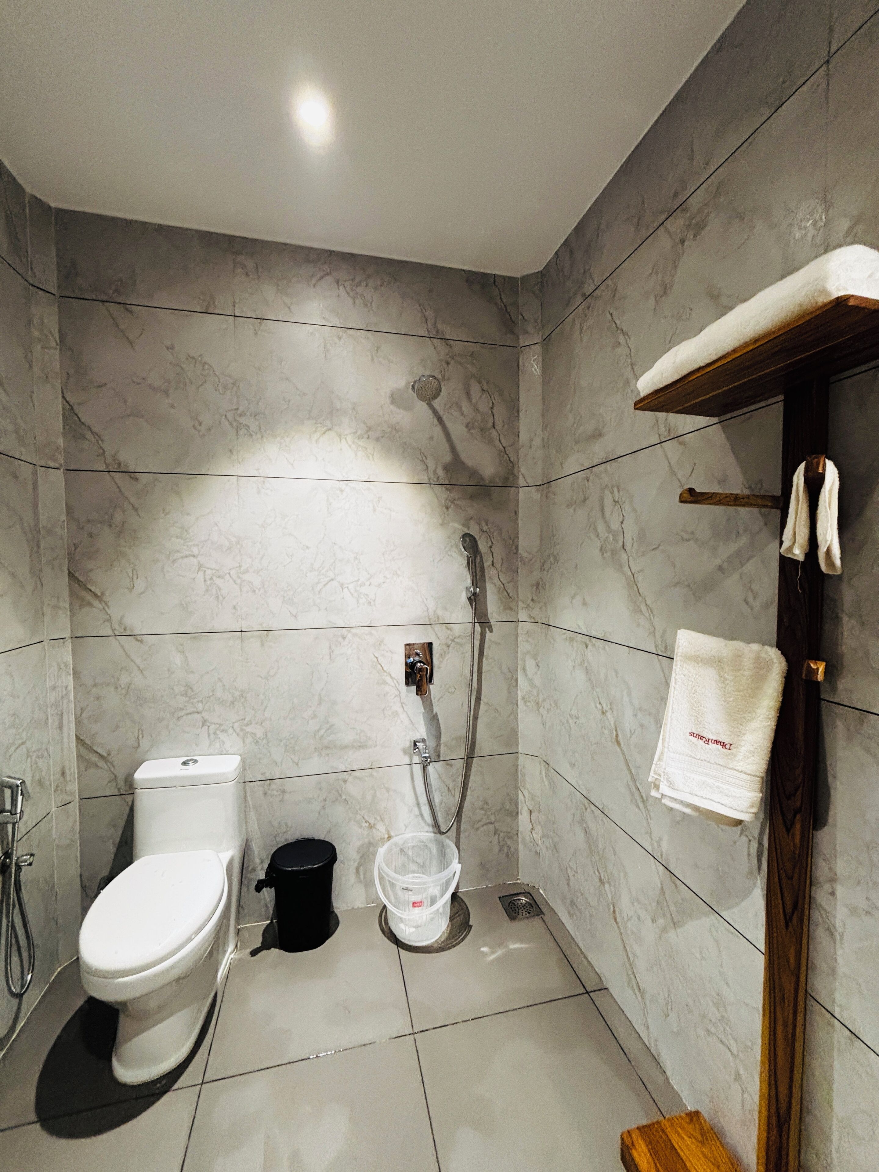 Towels, soap, shampoo, toilet paper