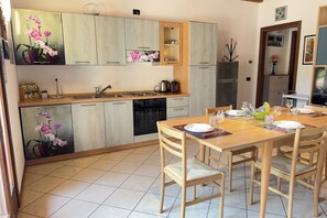 Fridge, microwave, dishwasher, toaster - Free Park and Swimming Pool, Centre of Peschiera (Peschiera del Garda)