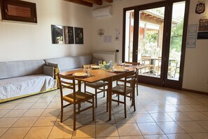 Dining - Free Park and Swimming Pool, Centre of Peschiera (Peschiera del Garda)