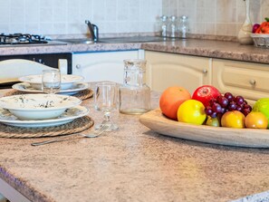 Fridge, microwave, oven, cookware/dishes/utensils - Lo Scrigno Segreto by Interhome (Stintino)