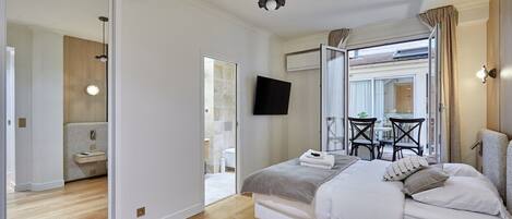 2 bedrooms, desk, iron/ironing board, travel cot