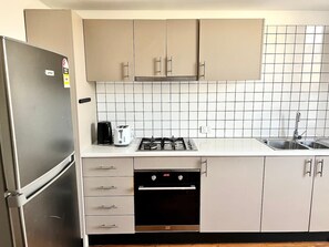 Réfrigérateur, four, plaque de cuisson, lave-vaisselle