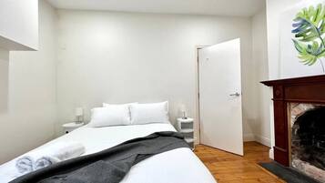 Bureau, fer et planche Ă repasser, lit parapluie, Wi-Fi