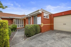 Exterior - Spacious 3-Bed Home with Garden in Preston (Preston)