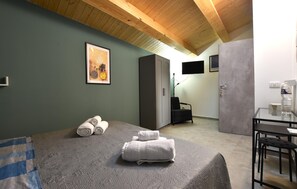 4 bedrooms, travel cot, free WiFi - Gorgeous home in Catania with WiFi (Catania)