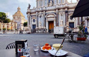 Outdoor dining - Gorgeous home in Catania with WiFi (Catania)