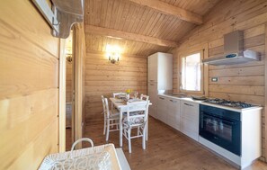 Fridge, stovetop, cookware/dishes/utensils - Lovely home in Rodi Milici with house sea view (Rodi Milici)