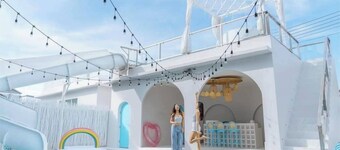 Superb 4-bedroom villa Near Cha-am Beach in charming Cha-am Phetchaburi with AC