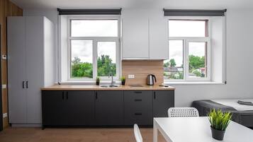 Basic Triple Room, City View | Desk, free WiFi