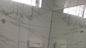 Chambre Deluxe avec lits jumeaux | Salle de bain