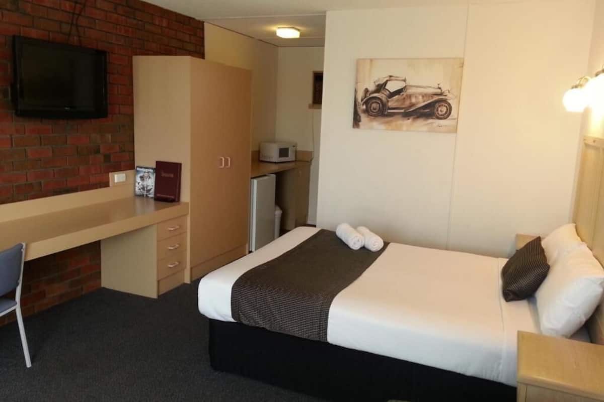 Double Room | Desk, laptop workspace, free WiFi