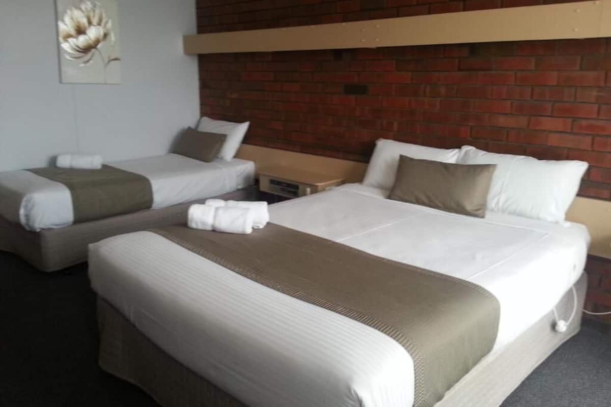 Twin Room | Desk, laptop workspace, free WiFi