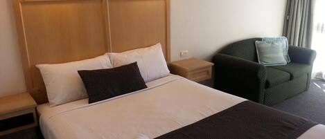 Chambre Double Familiale | Bureau, espace de travail pour ordinateur portable, Wi-Fi gratuit