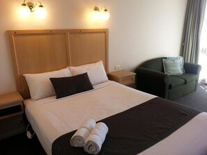 Family Double Room | Desk, laptop workspace, free WiFi