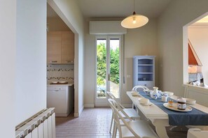 Villa, 3 chambres, terrasse, vue jardin | Salle à manger