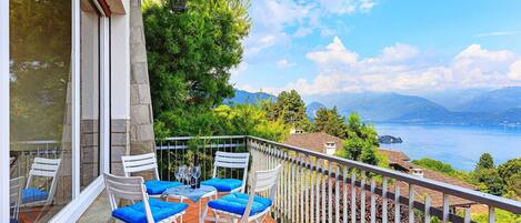 Huvila, 3 makuuhuonetta, terassi, näköala puutarhaan | Parveke