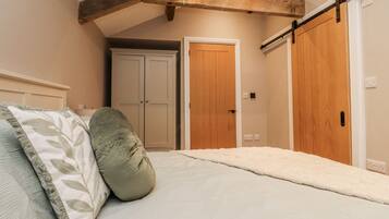 2 bedrooms, individually decorated, individually furnished, free WiFi
