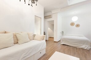 Iron/ironing board, WiFi, bed sheets
