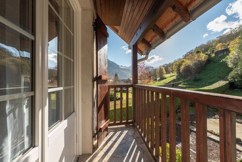 Holiday Home 'Montée Du Boiloa - Bielle, Laruns' with Mountain View, Private Terrace and Private Garden