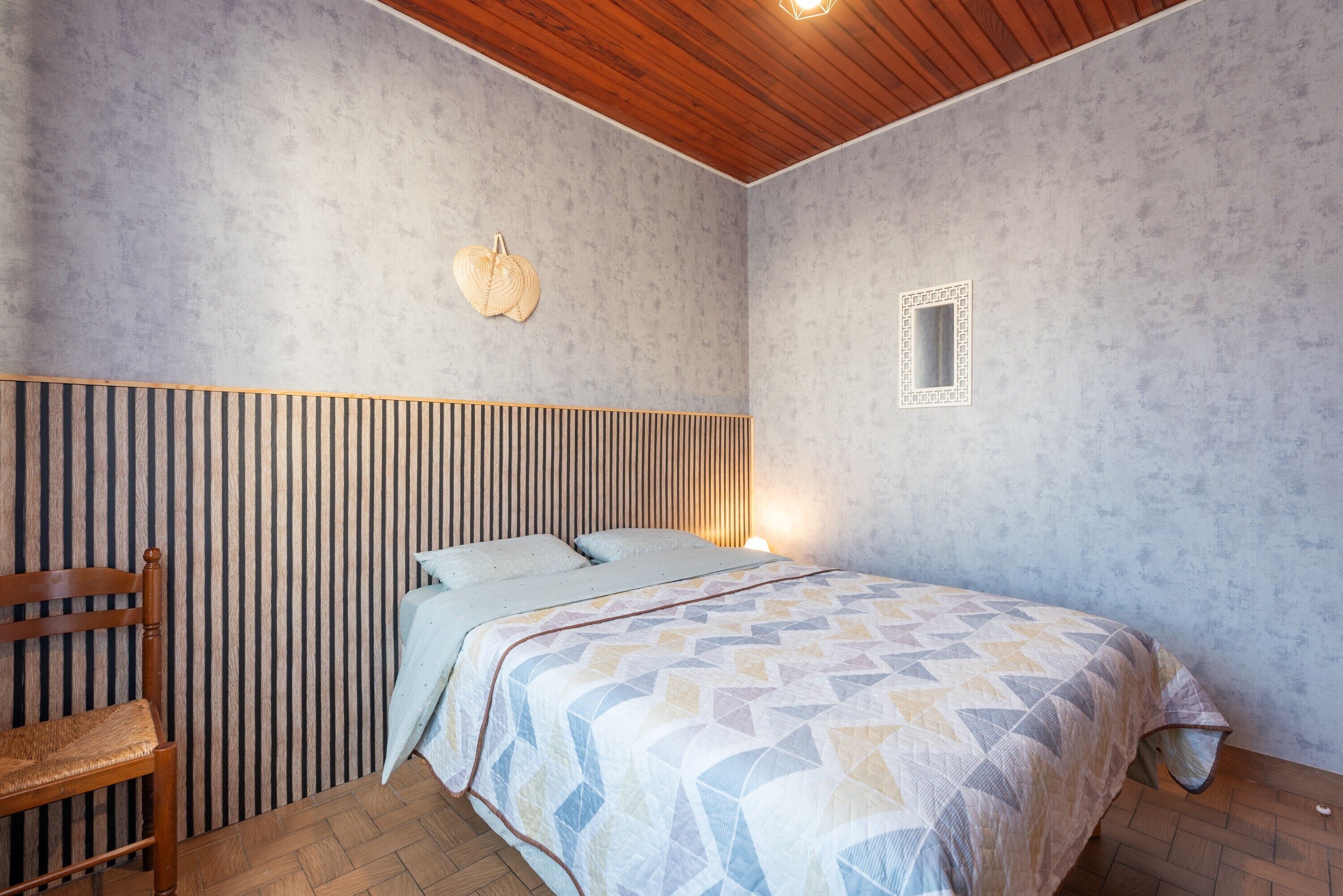2 bedrooms, iron/ironing board, bed sheets