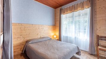 2 bedrooms, bed sheets