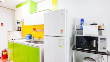 Réfrigérateur, micro-ondes, cuiseur de riz