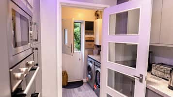 House, 3 Bedrooms, Smoking, Fireplace | Laundry