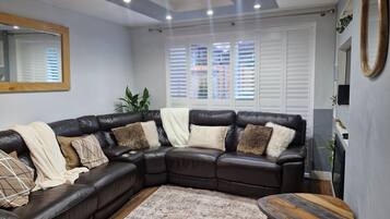 House, 3 Bedrooms, Smoking, Fireplace | Living room