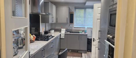 House, 3 Bedrooms, Smoking, Fireplace | Interior