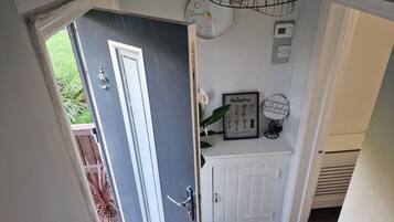 House, 3 Bedrooms, Smoking, Fireplace | Interior